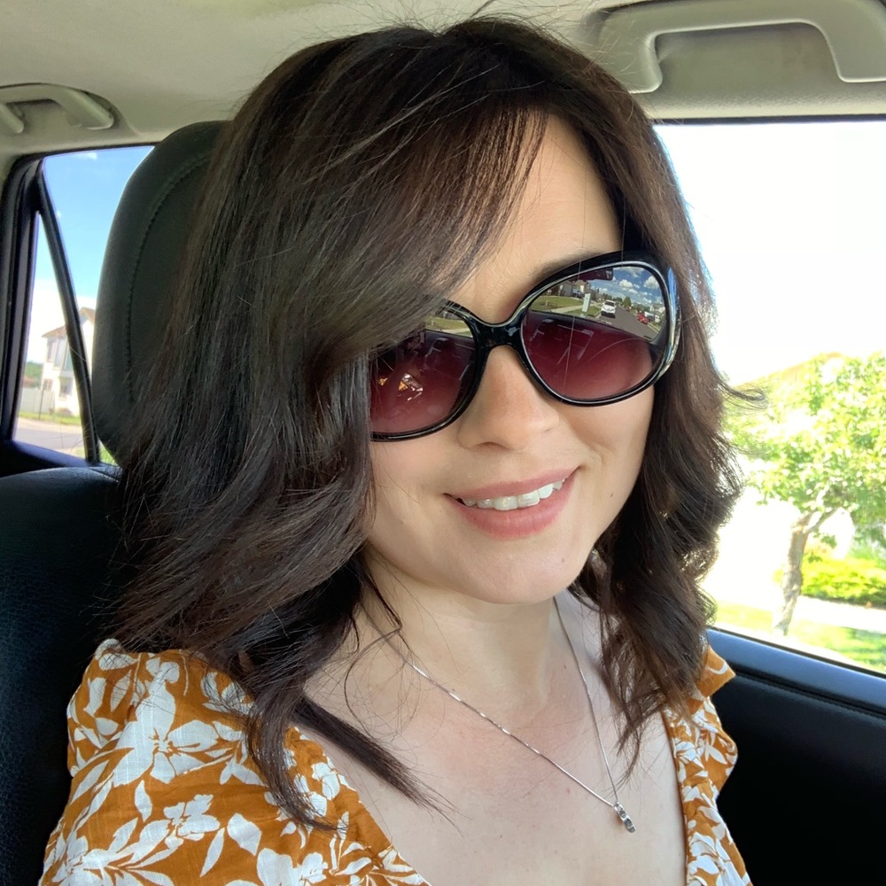 Meet your Posher, Larisa